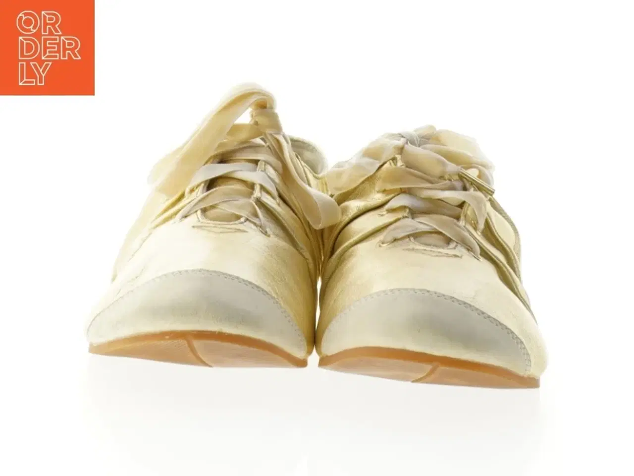 Billede 2 - Gyldne sko med bånd fra Diesel (str. 40)