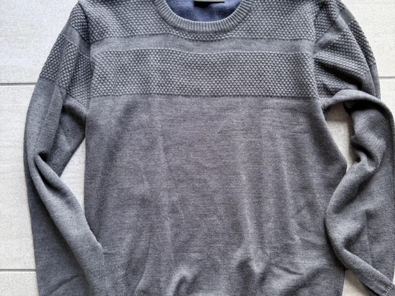 Billede 1 - Lindbergh sweater str L