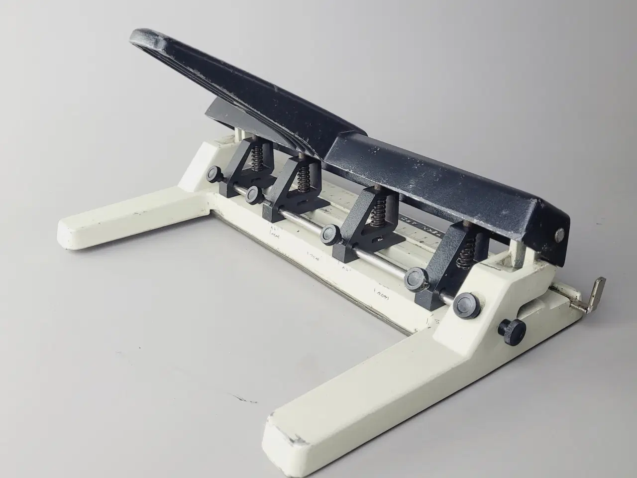 Billede 6 - ⭐️· Kraftig LEITZ 4-Huls Hulmaskine - 5114 Akto