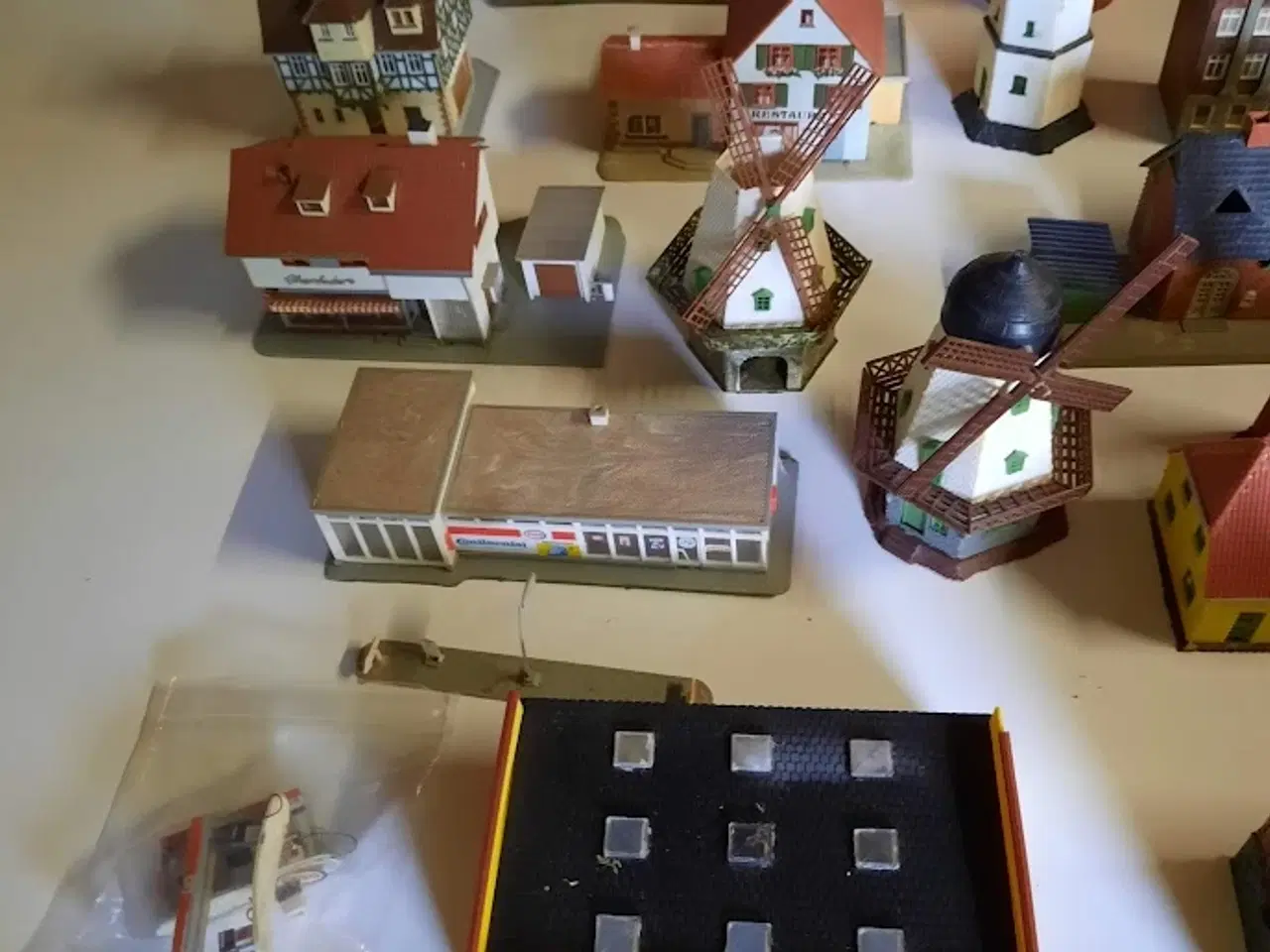 Billede 3 - Huse og tilbehør til HO togbane