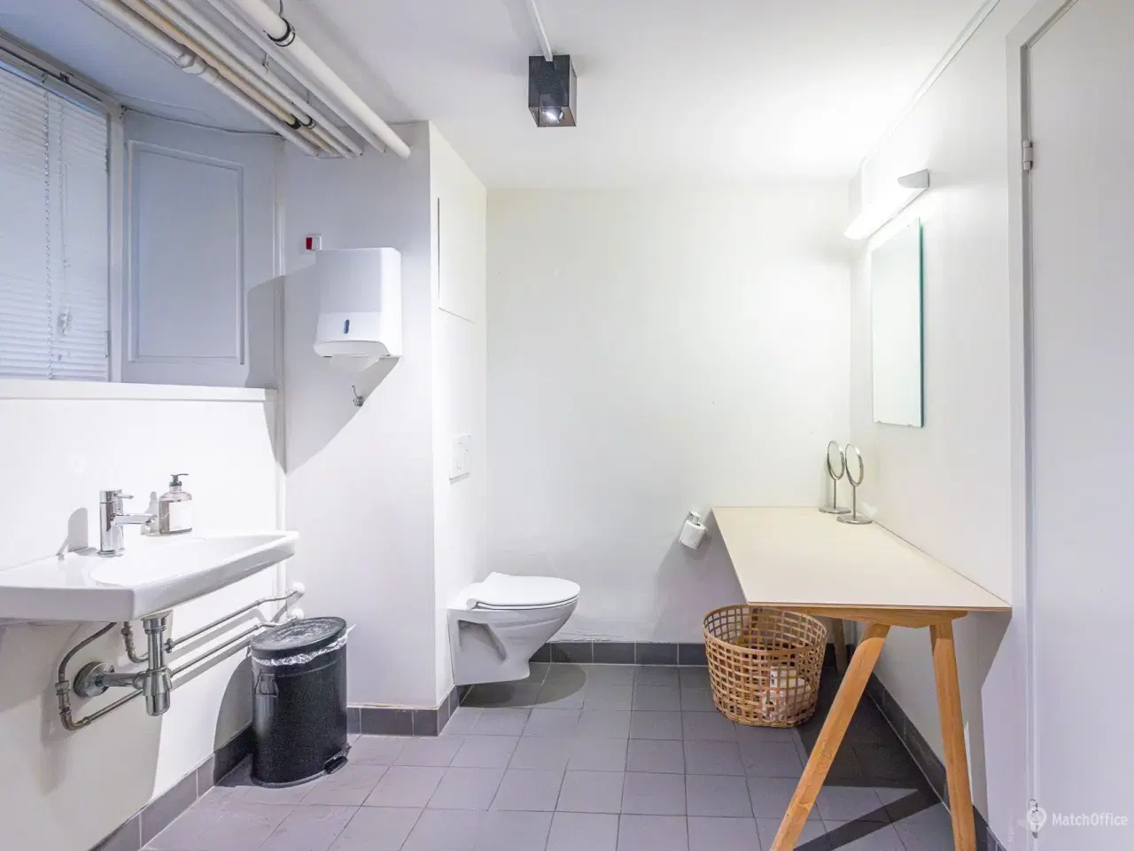 Billede 13 - Ingen binding - Flot. lyst og indbydende kontor på 236 m² med egen indgang