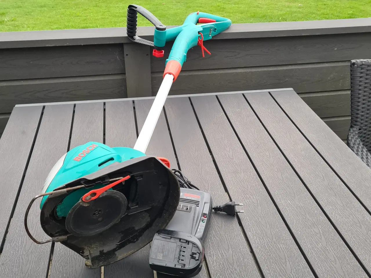 Billede 2 - Buskrydder med batteri og aplader 