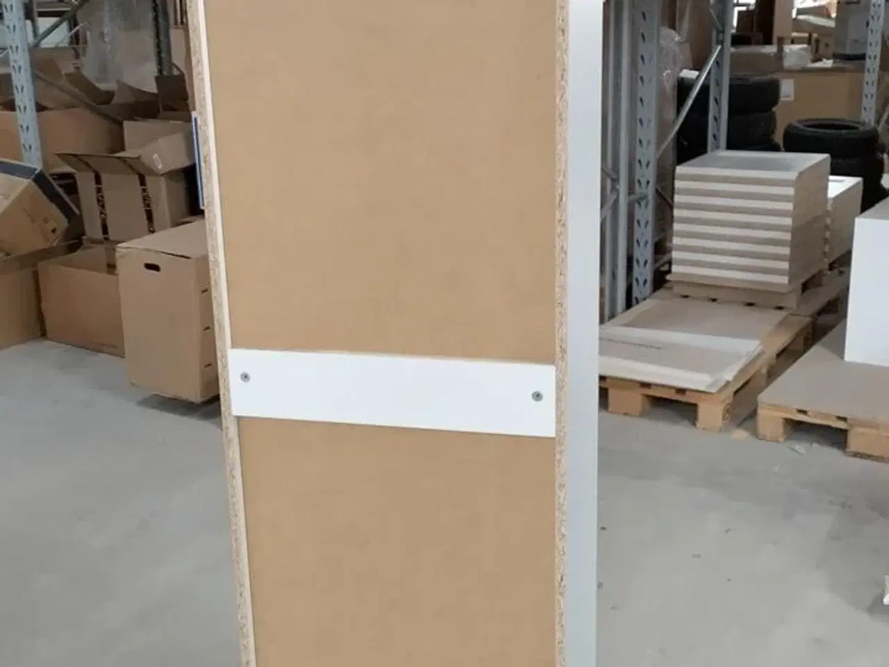 Billede 8 - 4 stk. usamlet højskabe H: 195,2 x B: 50 x D: 34,0 med låge og 16 hylder