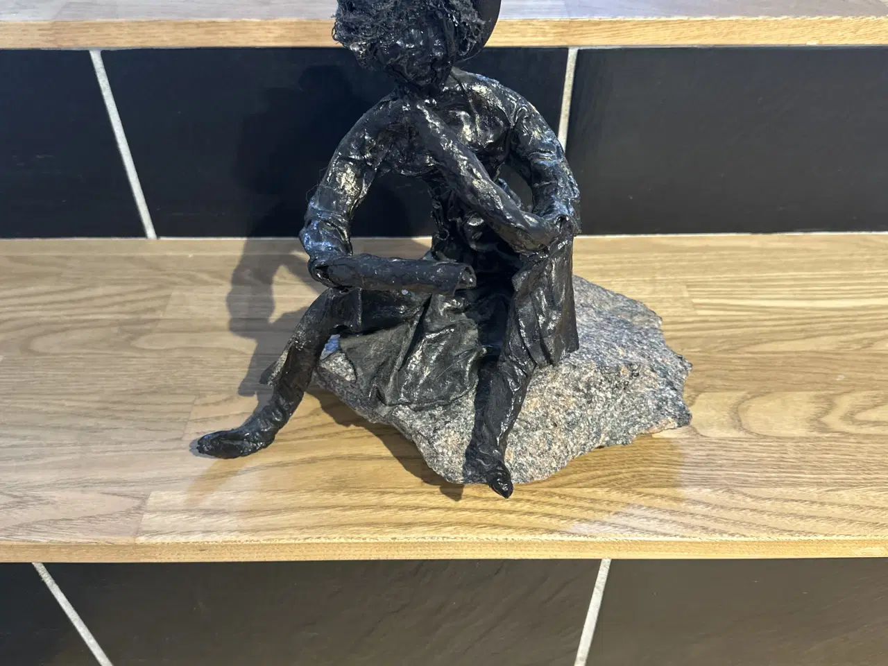 Billede 1 - Bronzeskulptur monteret på en natursten