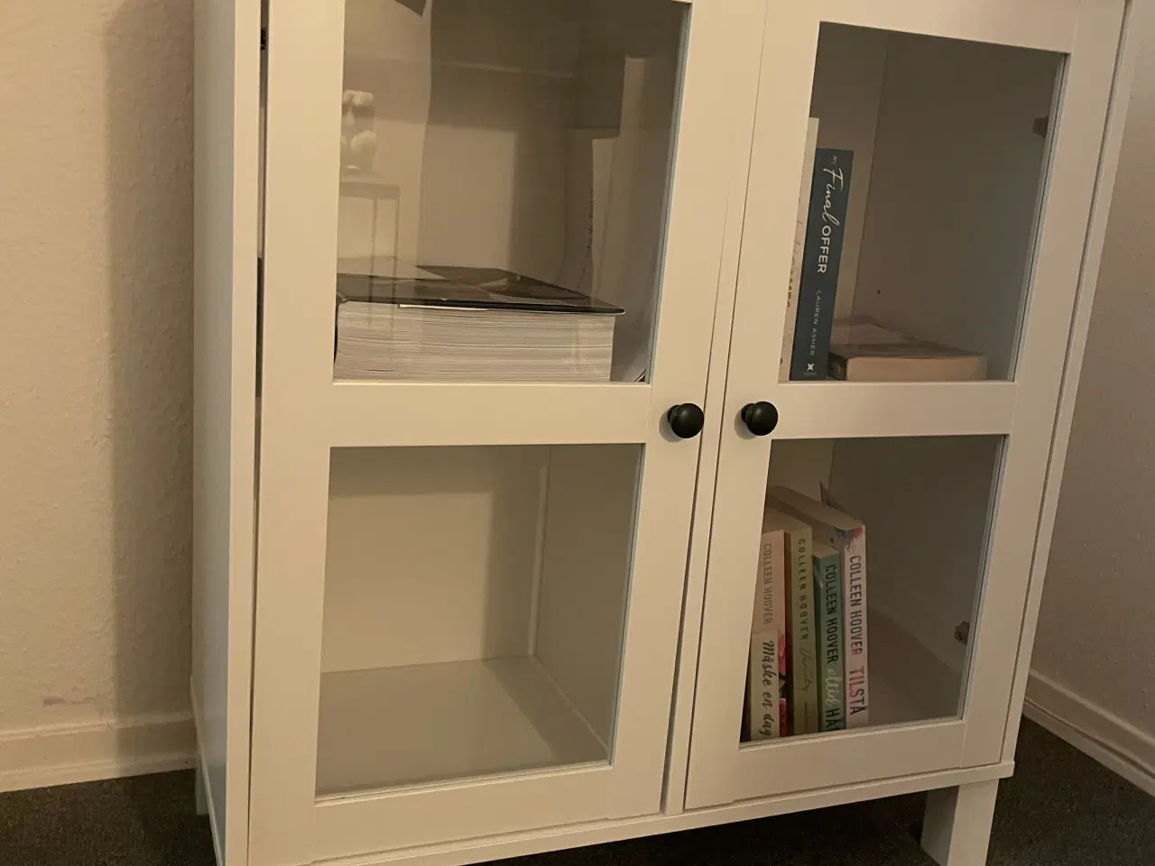 Billede 2 - Skab med glaslåger