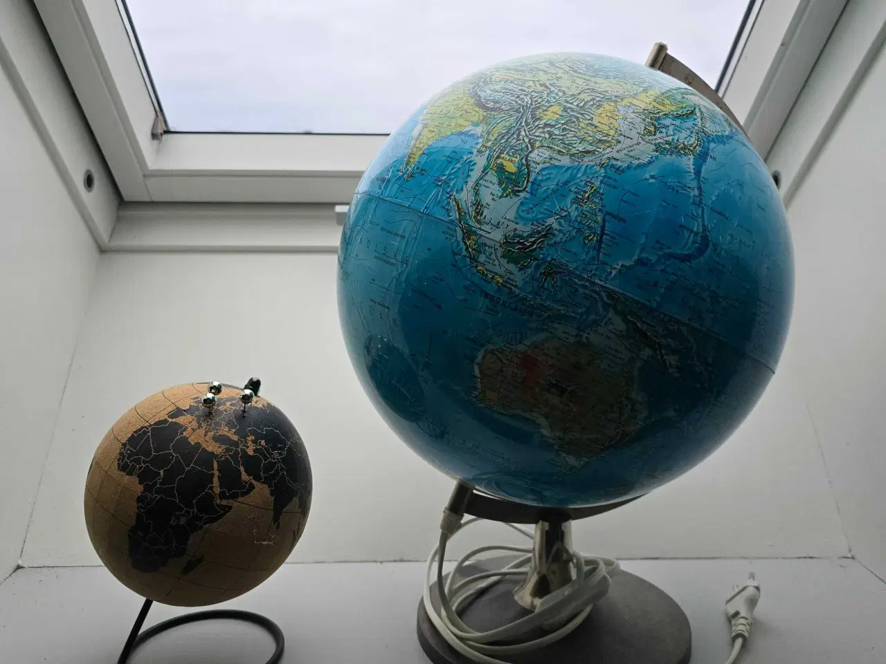 Billede 2 -  Meget velholdt Globuser 