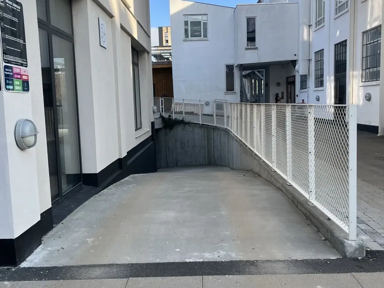 Billede 2 - 5stk. P- Pladser under ejendom ledig  på Strandlodsvej 3. 2300