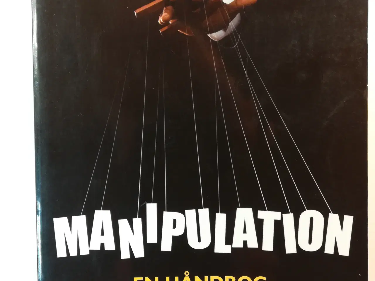 Billede 1 - MANIPULATION - en håndbog, af Klaus Kjøller