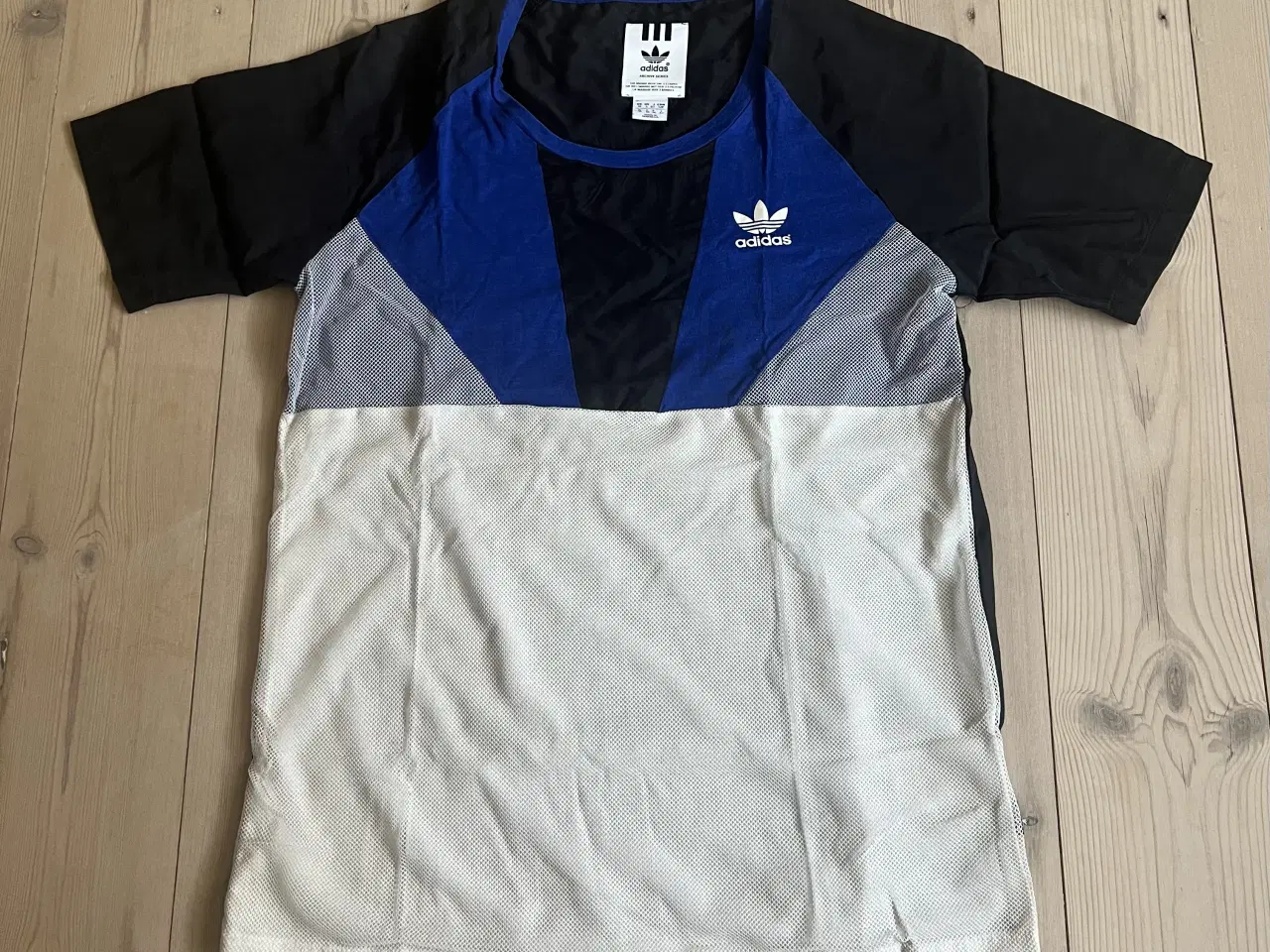 Billede 1 - T-shirt fra Adidas 