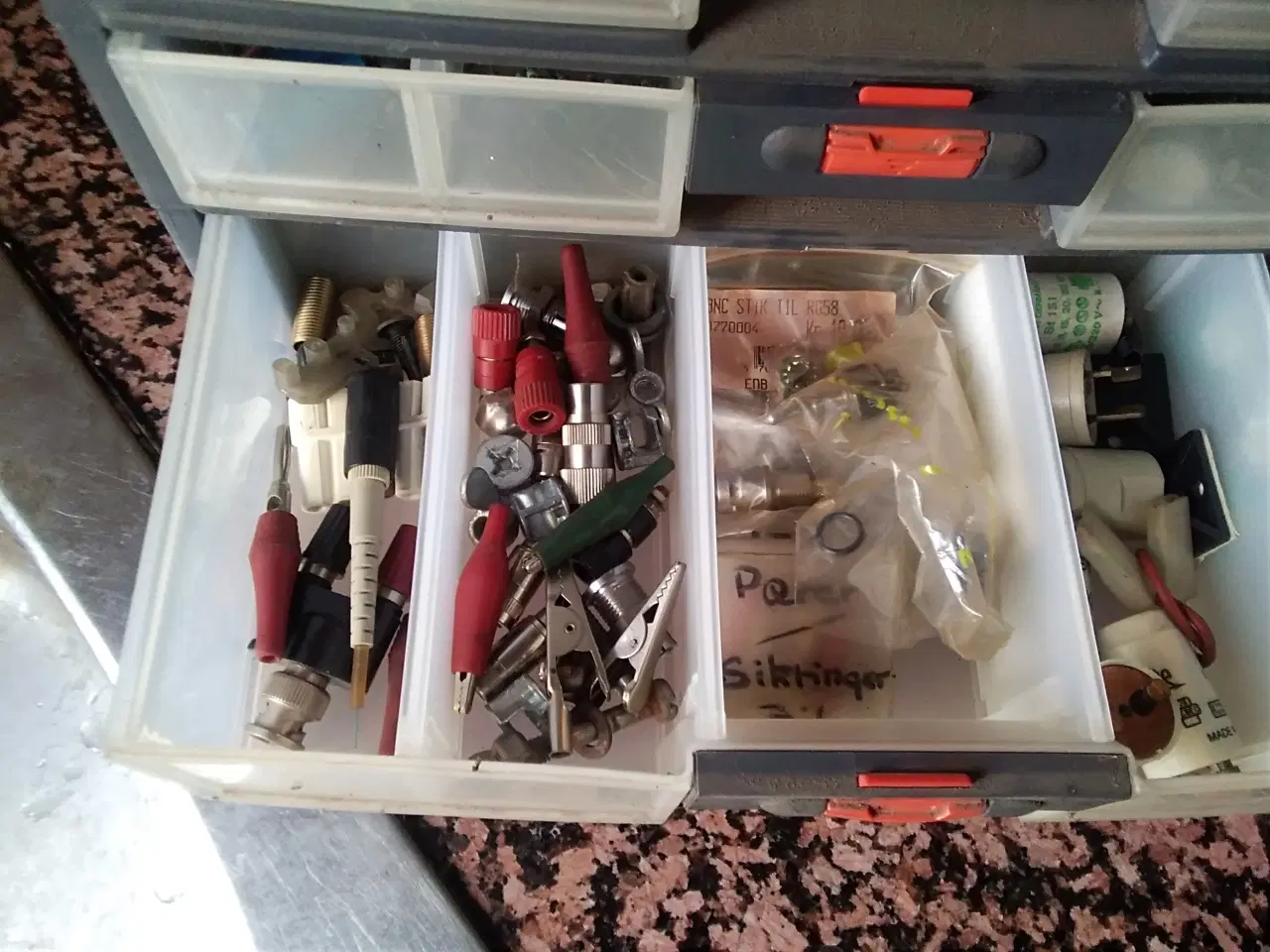 Billede 2 - Reol m dioder kabelsko sikringer oma Det meste NYT