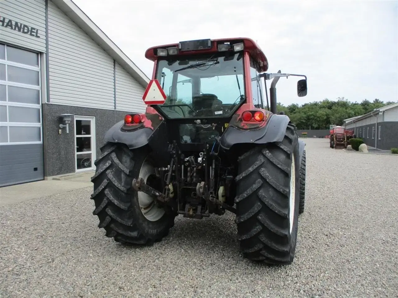 Billede 15 - Valtra T190 Med frontlift og affjedret foraksel