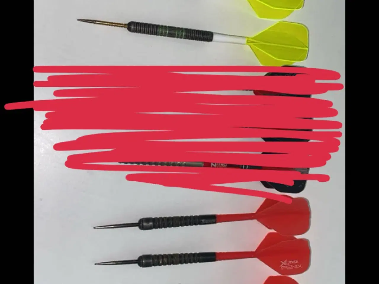 Billede 2 - Dartskive + pile + masser af ekstra flights og sha