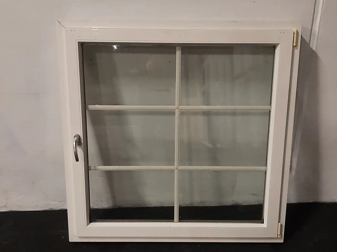 Billede 1 - Dreje-kip vindue i pvc 1289x120x1289 mm, højrehængt, hvid