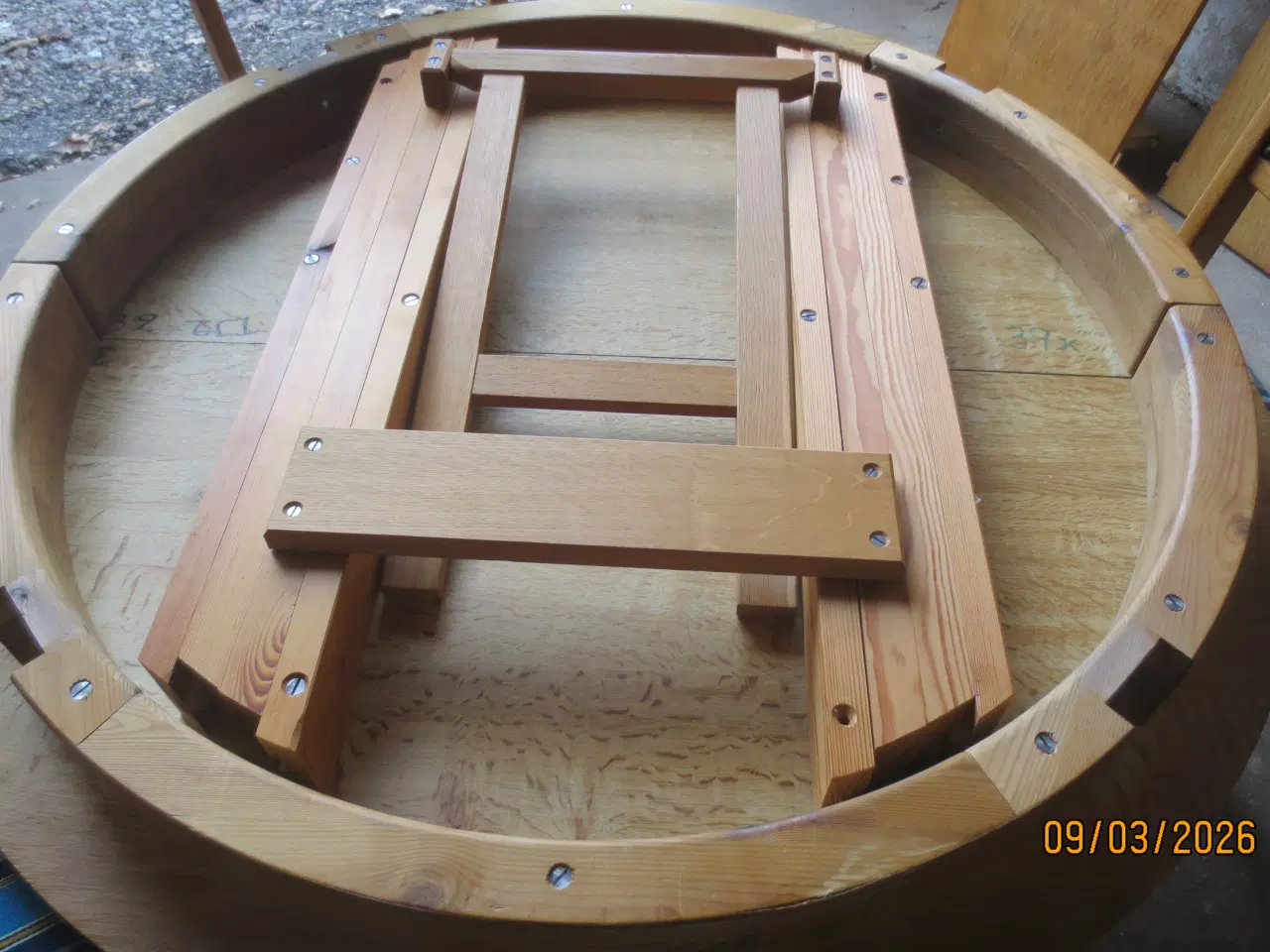 Billede 3 - 1 stk Rund Egetræs Spisebord med 3 plader