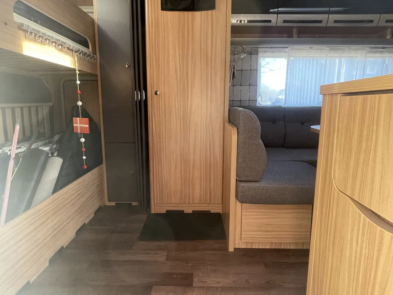 Billede 5 - Campingvogn med køjer, fortelt og meget udstyr 