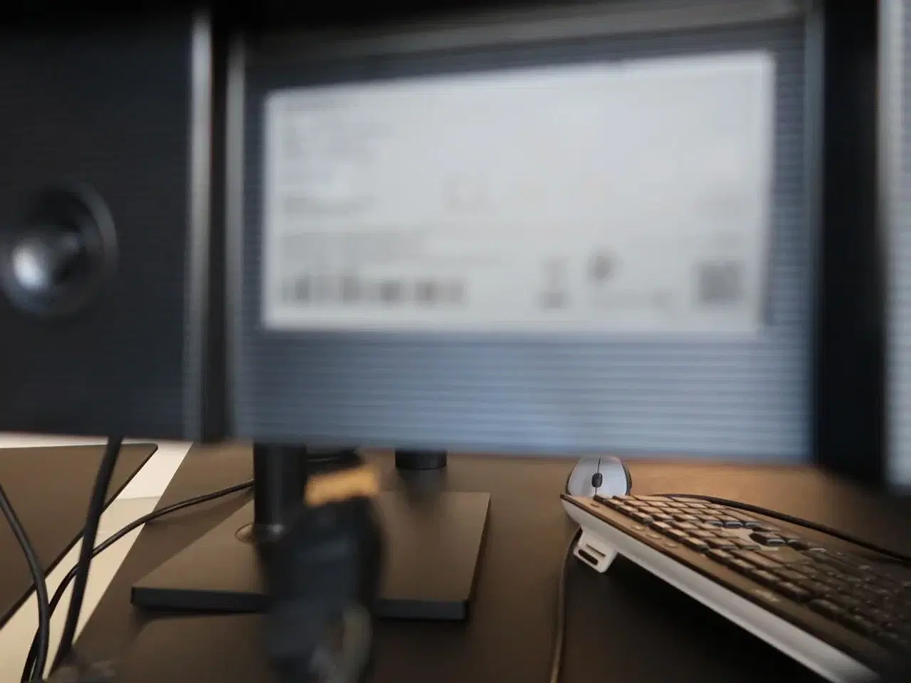 Billede 3 - 2 stk. computerskærme SAMSUNG F24T450FQR, dockingstation DELL, tastatur, mus