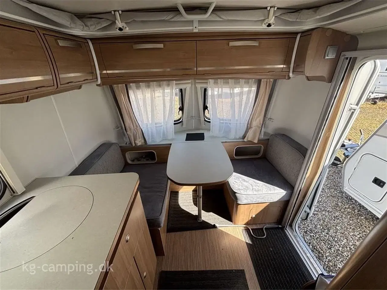 Billede 8 - 2012 - Hymer Touring Familia 310   Kompakt retrovogn med lufttelt – perfekt til weekendture