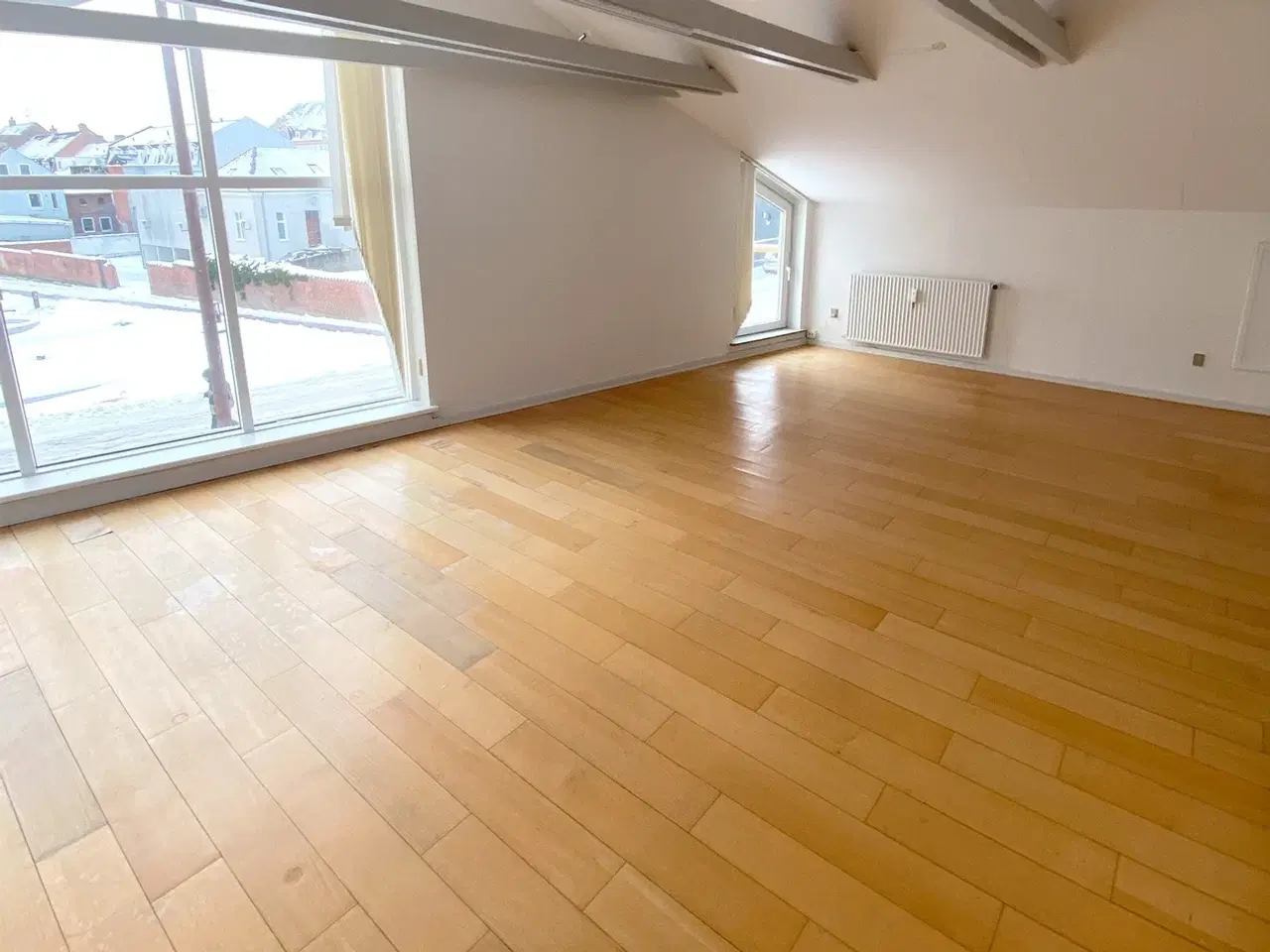 Billede 2 - Stort og attraktivt erhvervslokale i stueetagen!