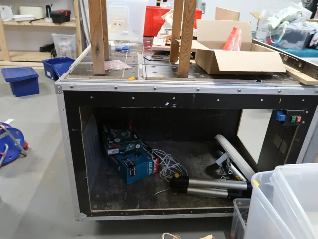 Billede 11 - Højtaler SOUNDKING, flightcase, div. Værktøj, maling m.m.