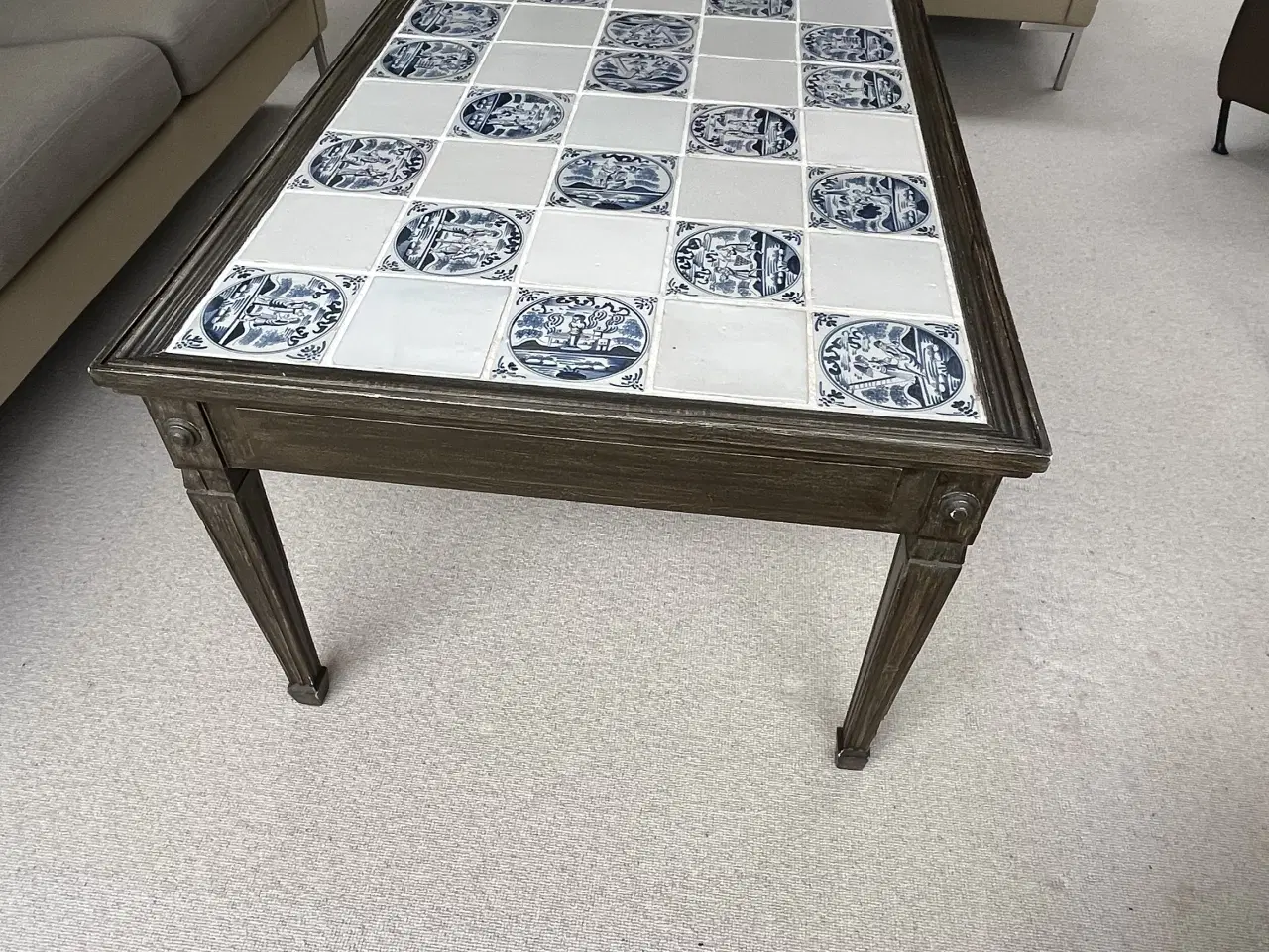 Billede 5 - Kakkelbord med historiske kakler