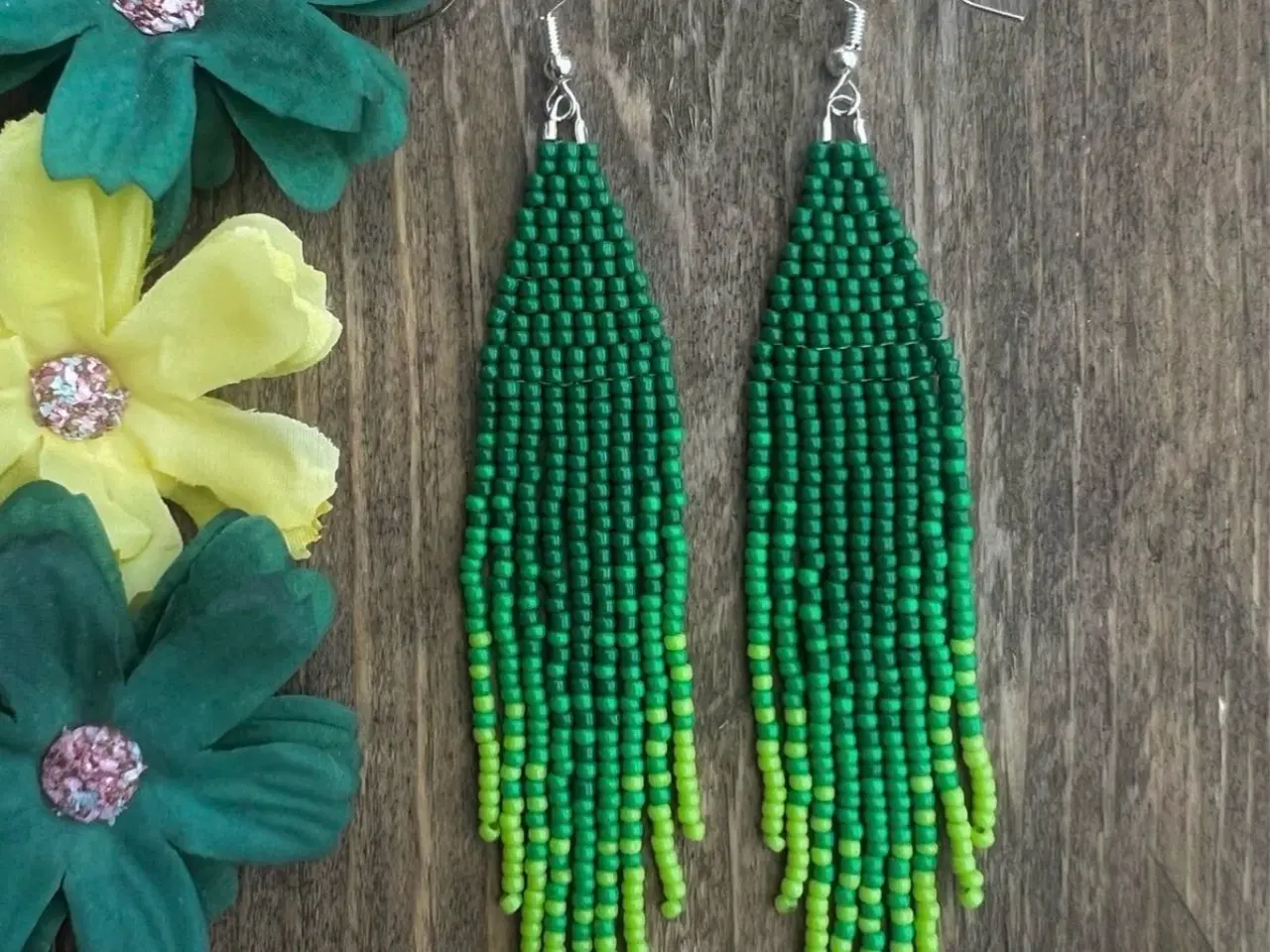 Billede 1 - Grønlandske øreringe, håndlavede 