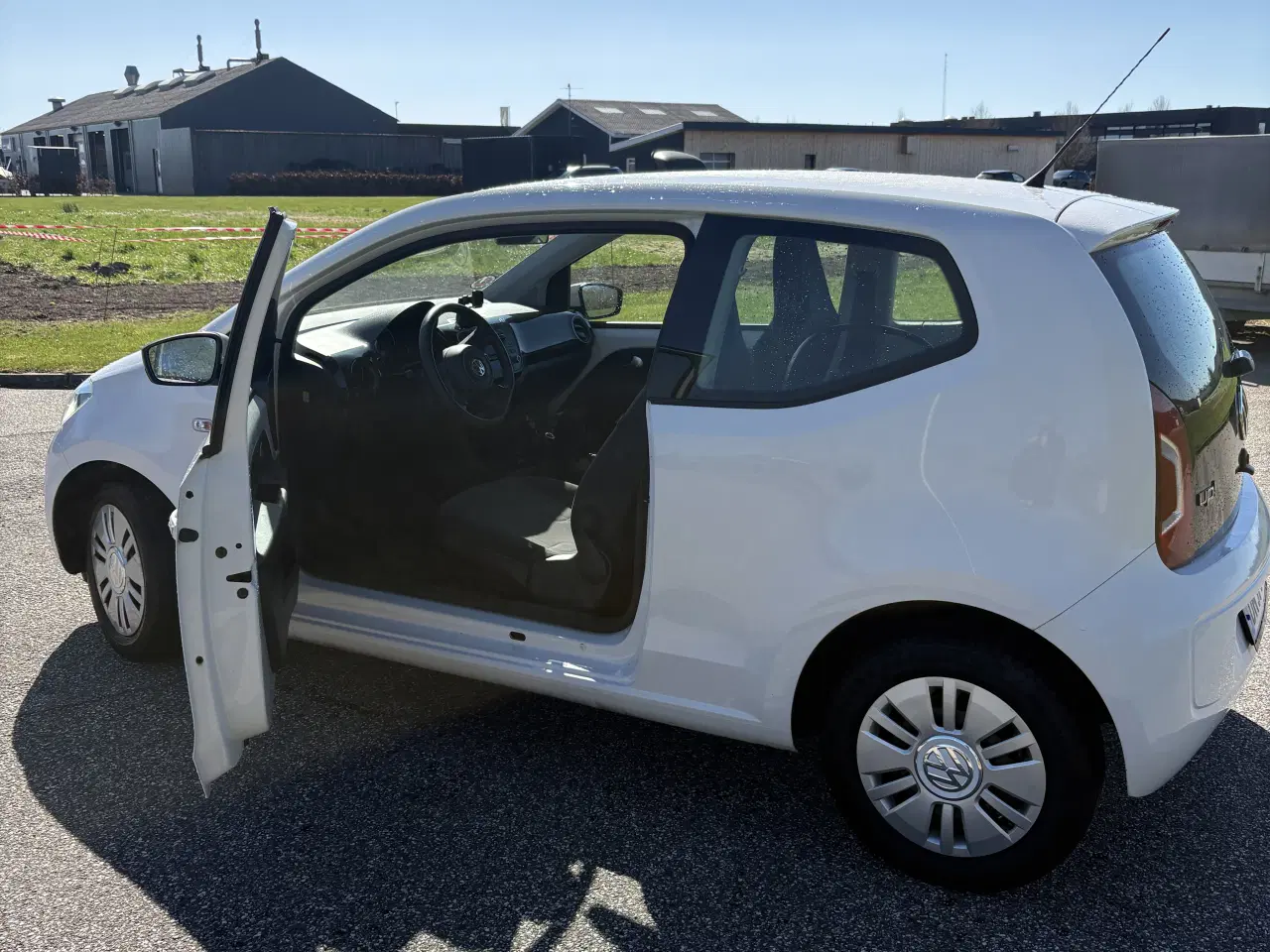 Billede 4 - VW UP - lavt kilometertal 