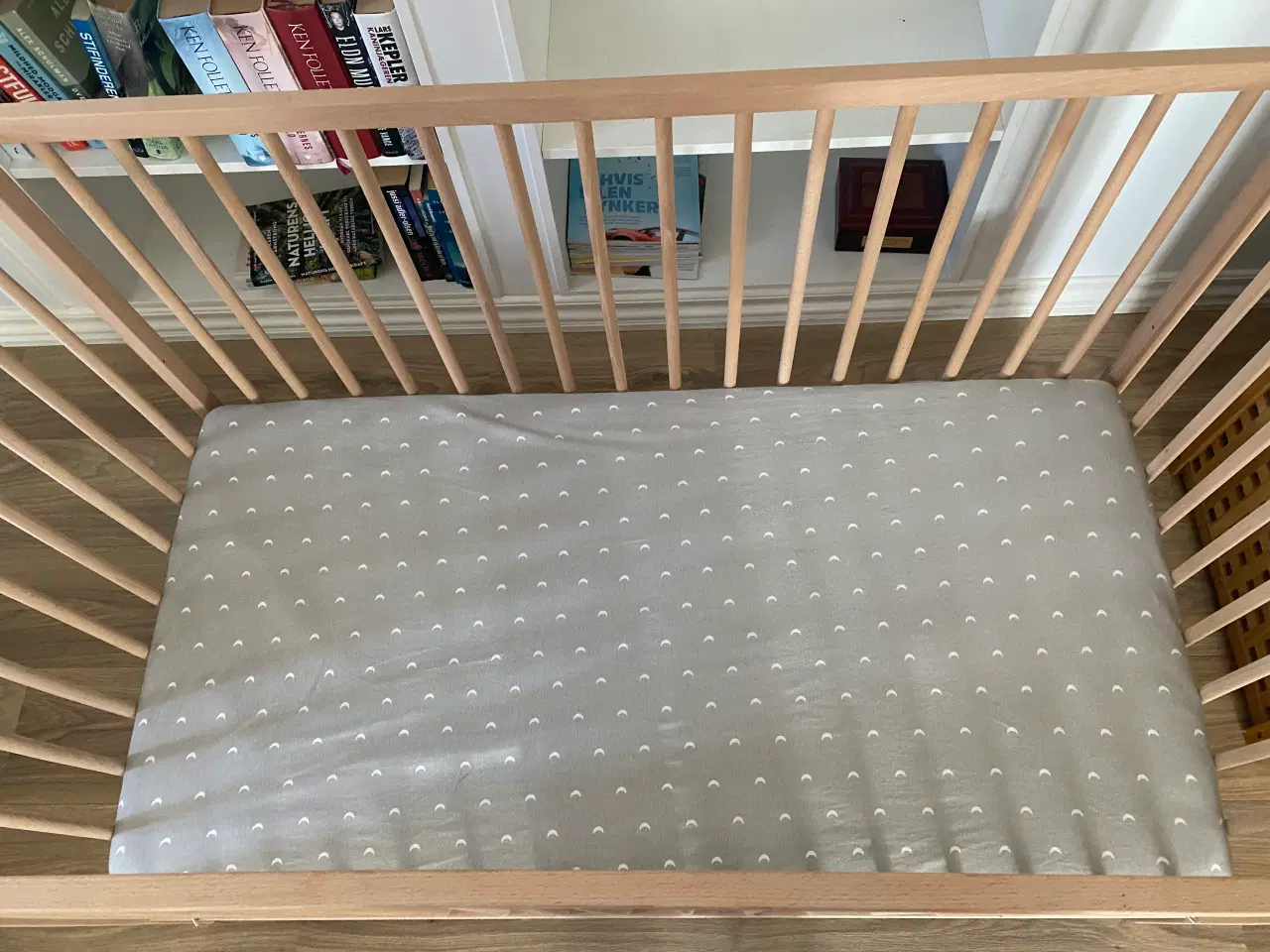 Billede 2 - Tremmeseng - med gratis rejseseng