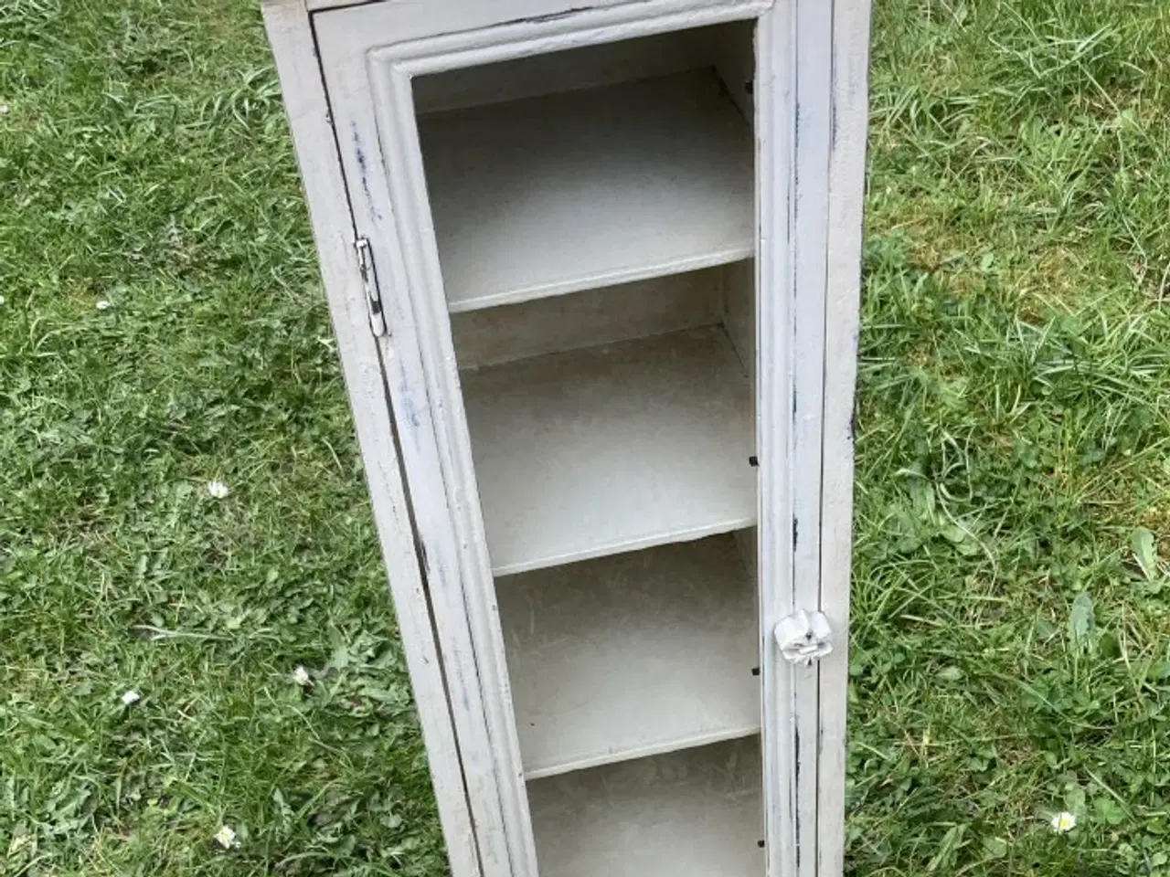 Billede 1 - Charmerende lille udstillingsskab