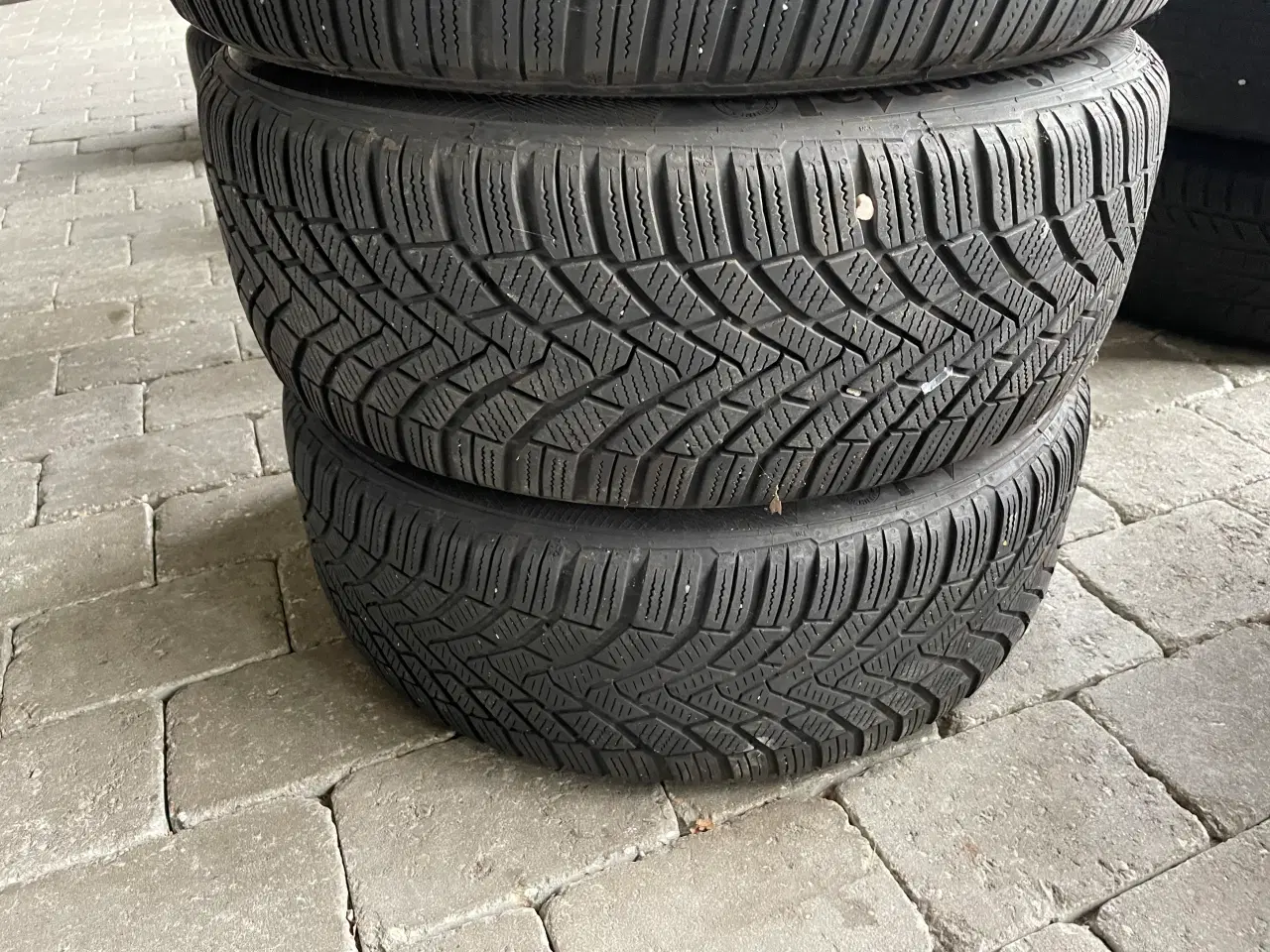 Billede 3 - 16 VW Passat 215/55r16 Ref.824 vinter