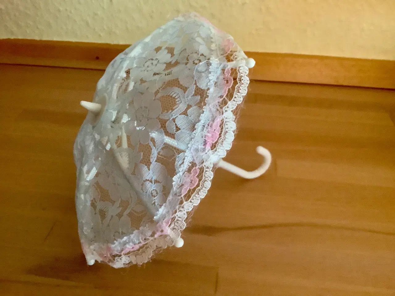 Billede 4 - Blonde parasol til Barbie.