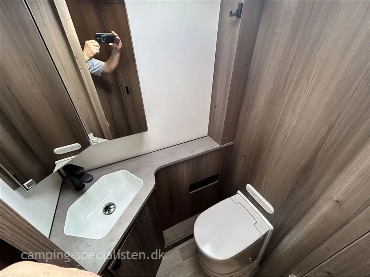 Billede 9 - 2026 - Kabe Imperial   NYHED Kabe Imperial i930 QB model 2026 kan snart ses hos Camping-Specialisten