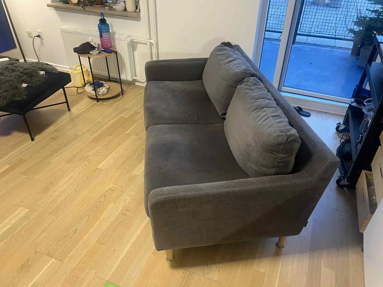 Billede 2 - Grå 2-personers Astha sofa fra Sofacompany