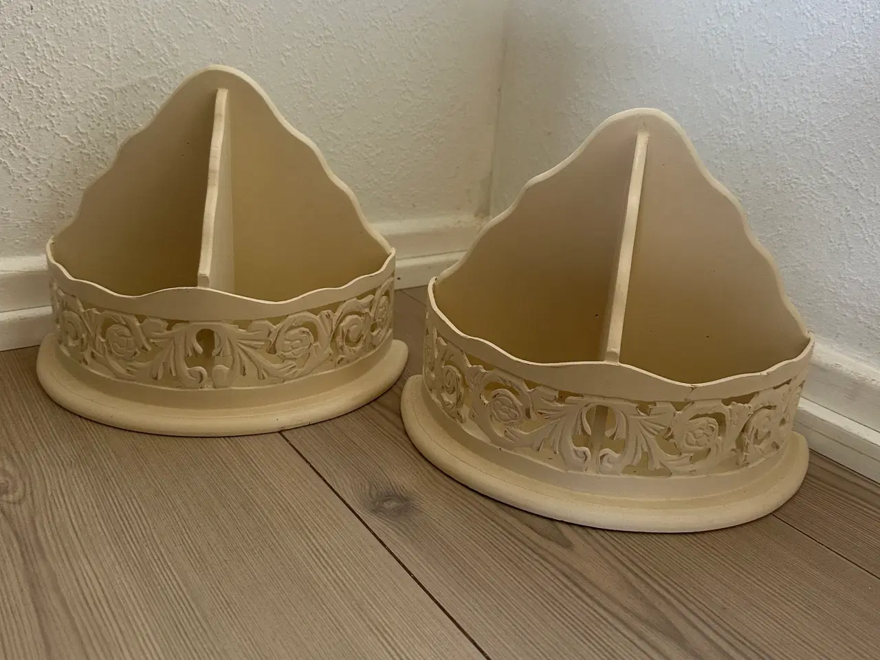 Billede 2 - Små hylder stk pris 60 kr