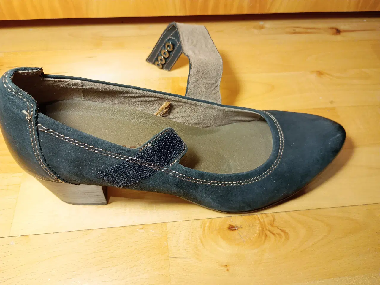 Billede 8 - Smarte sorte sko, str. 40. Mærke: Tamaris