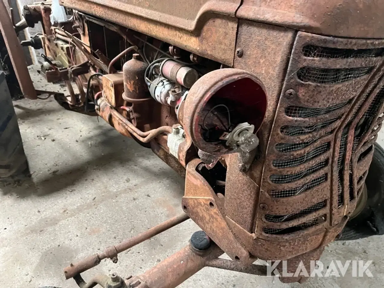 Billede 10 - Veterantraktor Farmall FU235