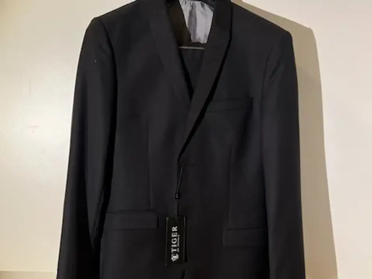 Billede 2 - TIGER OF SWEDEN - Jakkesæt