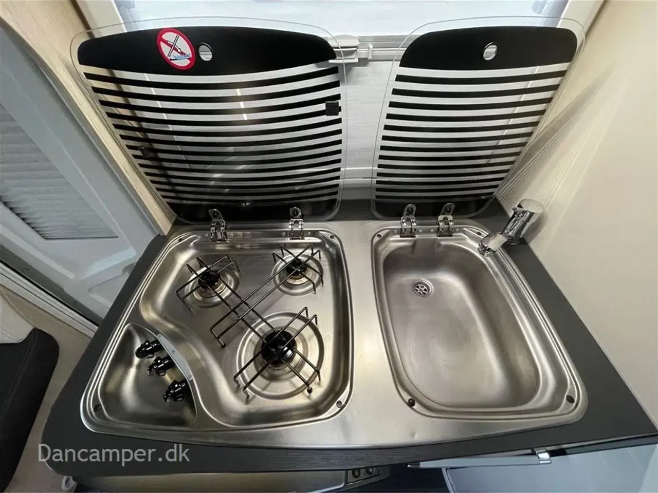 Billede 26 - 2019 - Chausson Flash 515   Anvisningsbil!  2019 model! En ejer! Under 6m. 170Hk Ford, model med fransk seng, markise og NX5-alarm. Nysynet.