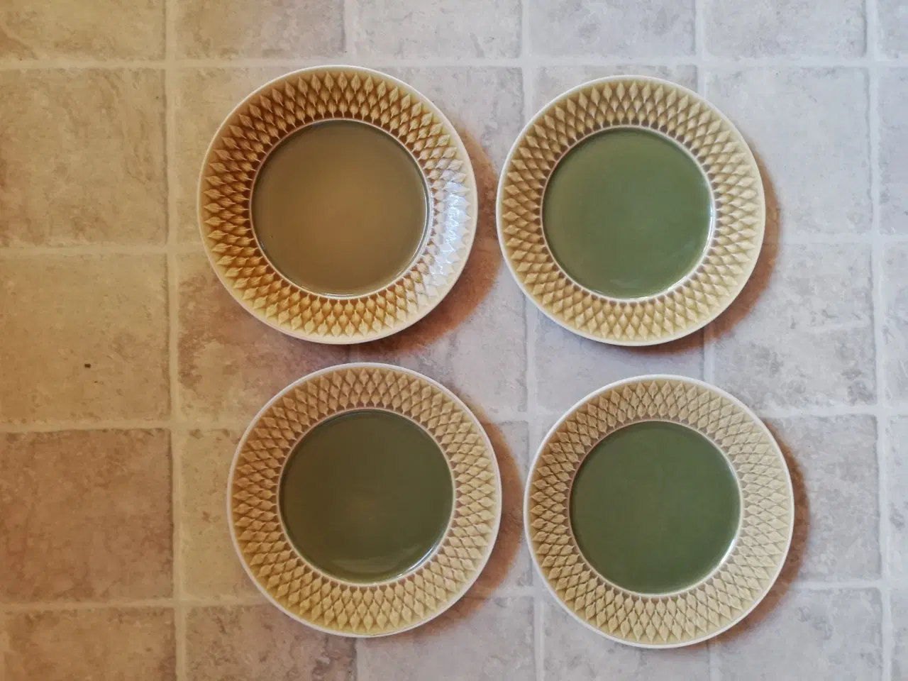 Billede 7 - Relief stentøj tallerkener,smørskål,kaffekop,sukke