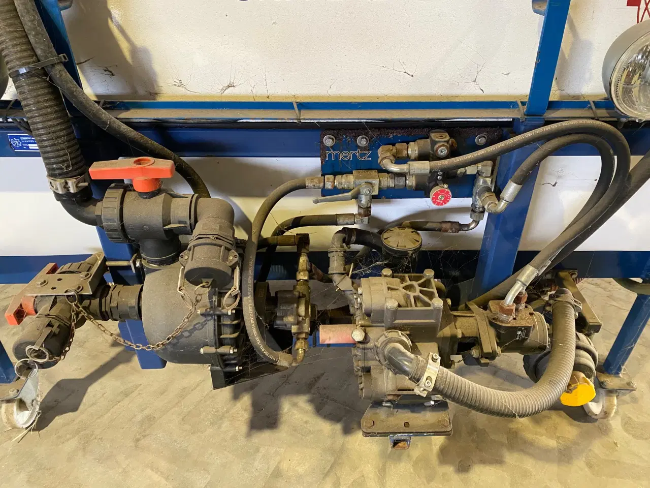 Billede 3 - 1.500 liter fronttank med udstyr