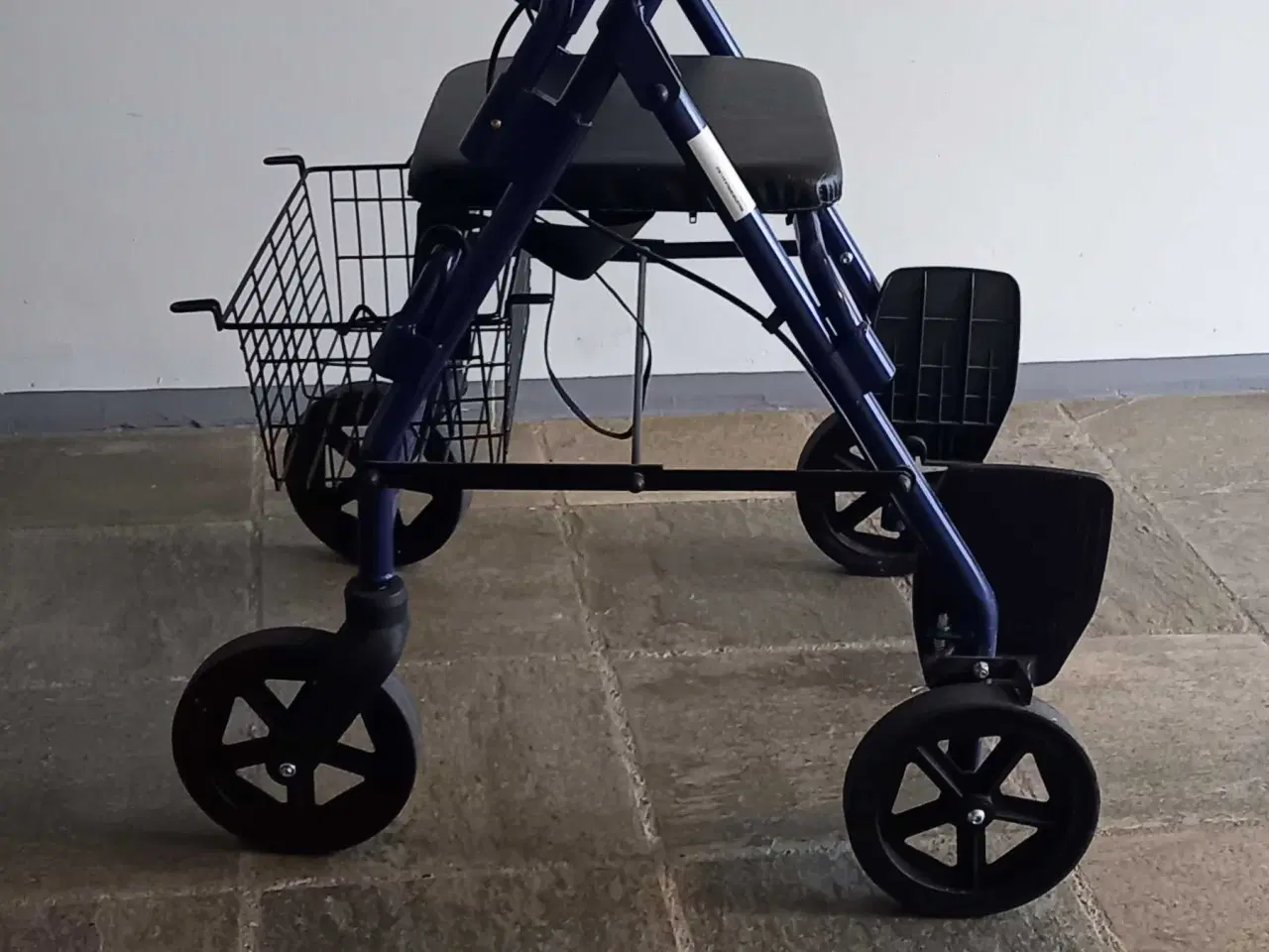 Billede 6 - Rollator med sæde.