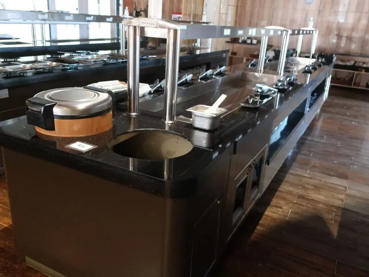 Billede 3 - Buffet med endestykke