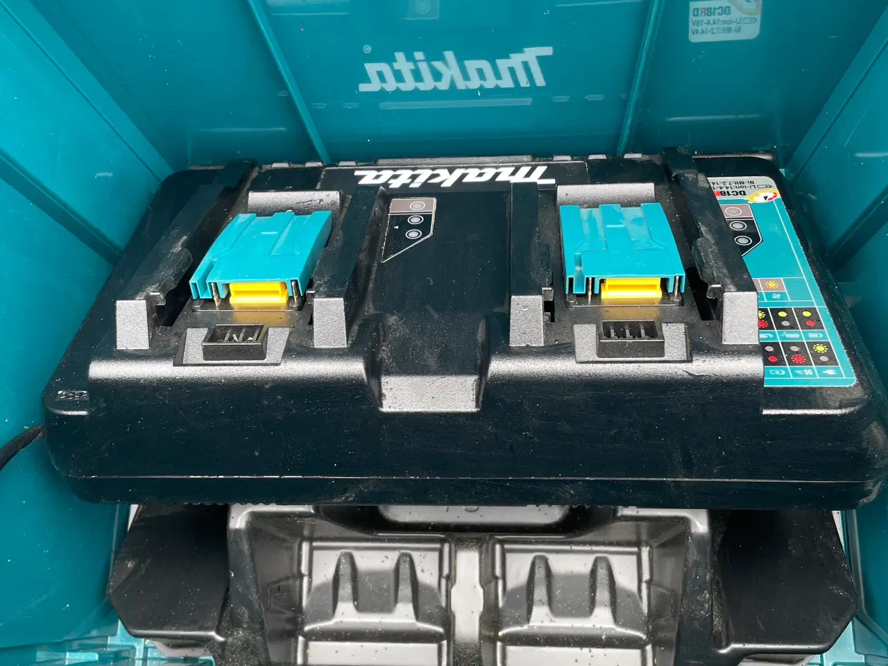 Billede 2 - Makita lader til 2 batterier