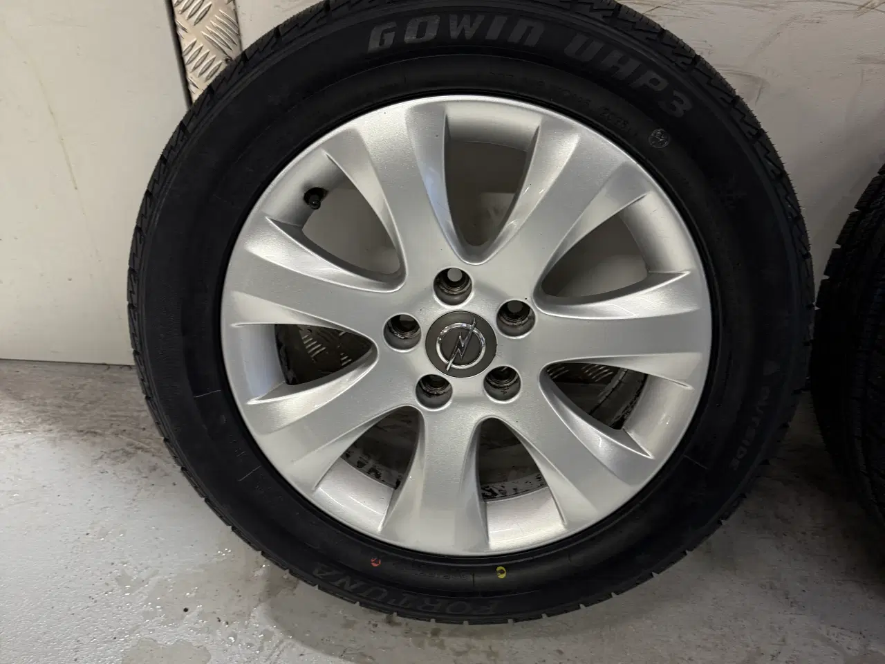 Billede 2 - Originale 16” Opel alufælge med nye vinterdæk