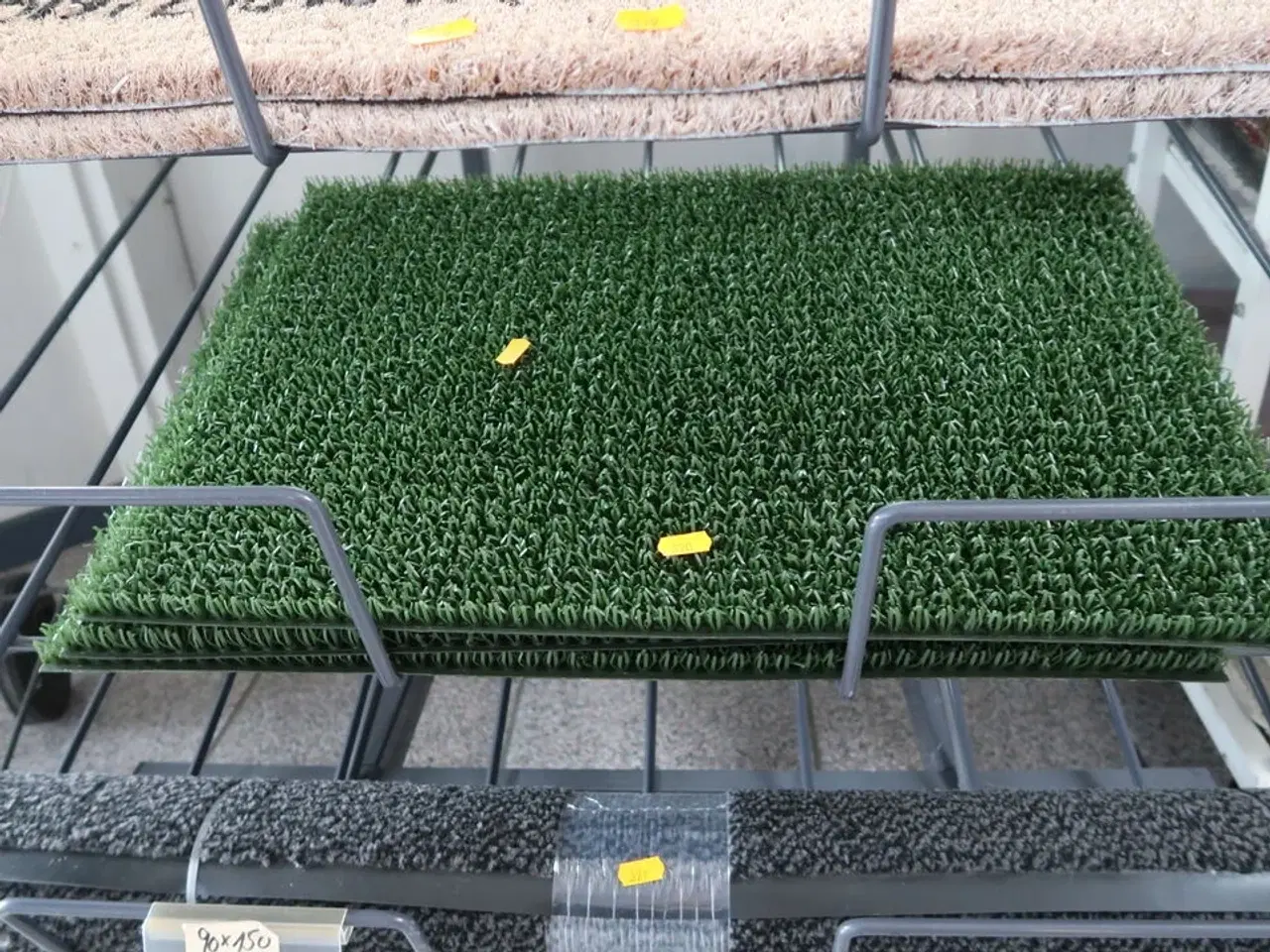 Billede 2 - Hylde med dørmåtter