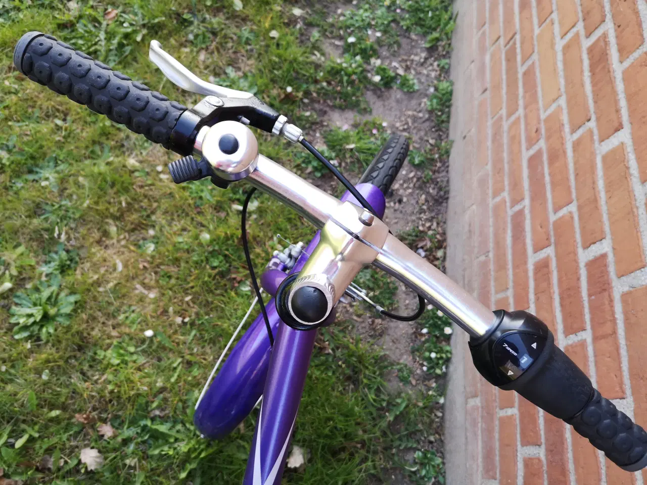 Billede 3 - Velholdt kildemoes pigecykel , 24" , 38 cm, 7 gear