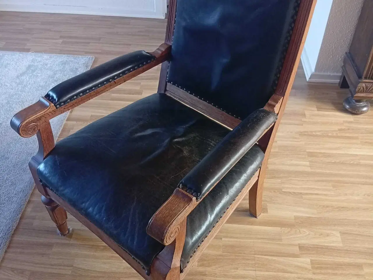 Billede 3 - Klassisk og solid lænestol i egetræ 