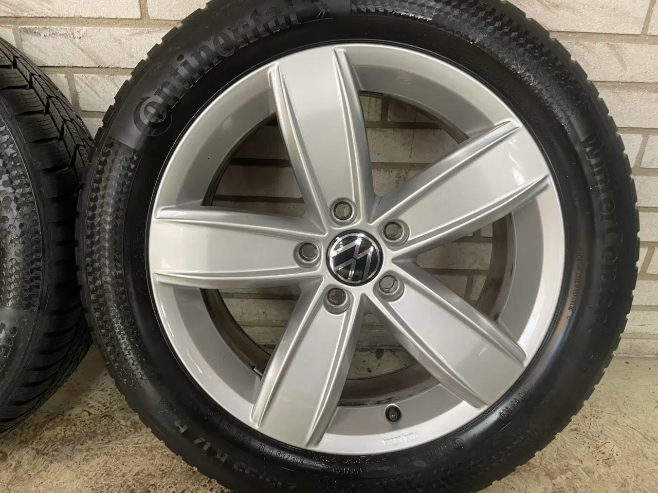 Billede 4 - 17 VW Passat 215/55r17 Ref.141 vinter