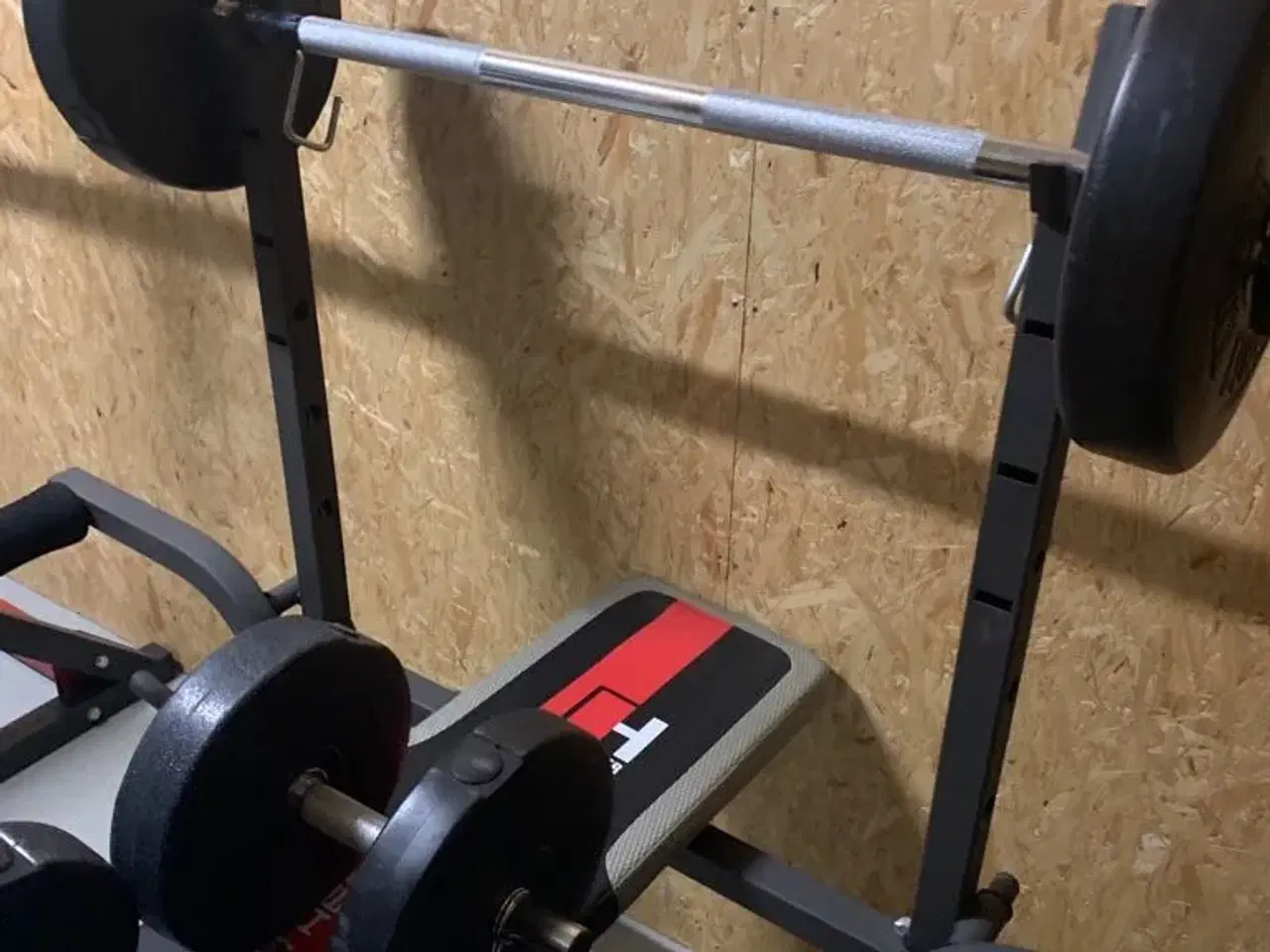 Billede 2 - Træningsbænk med squat rack og vægte