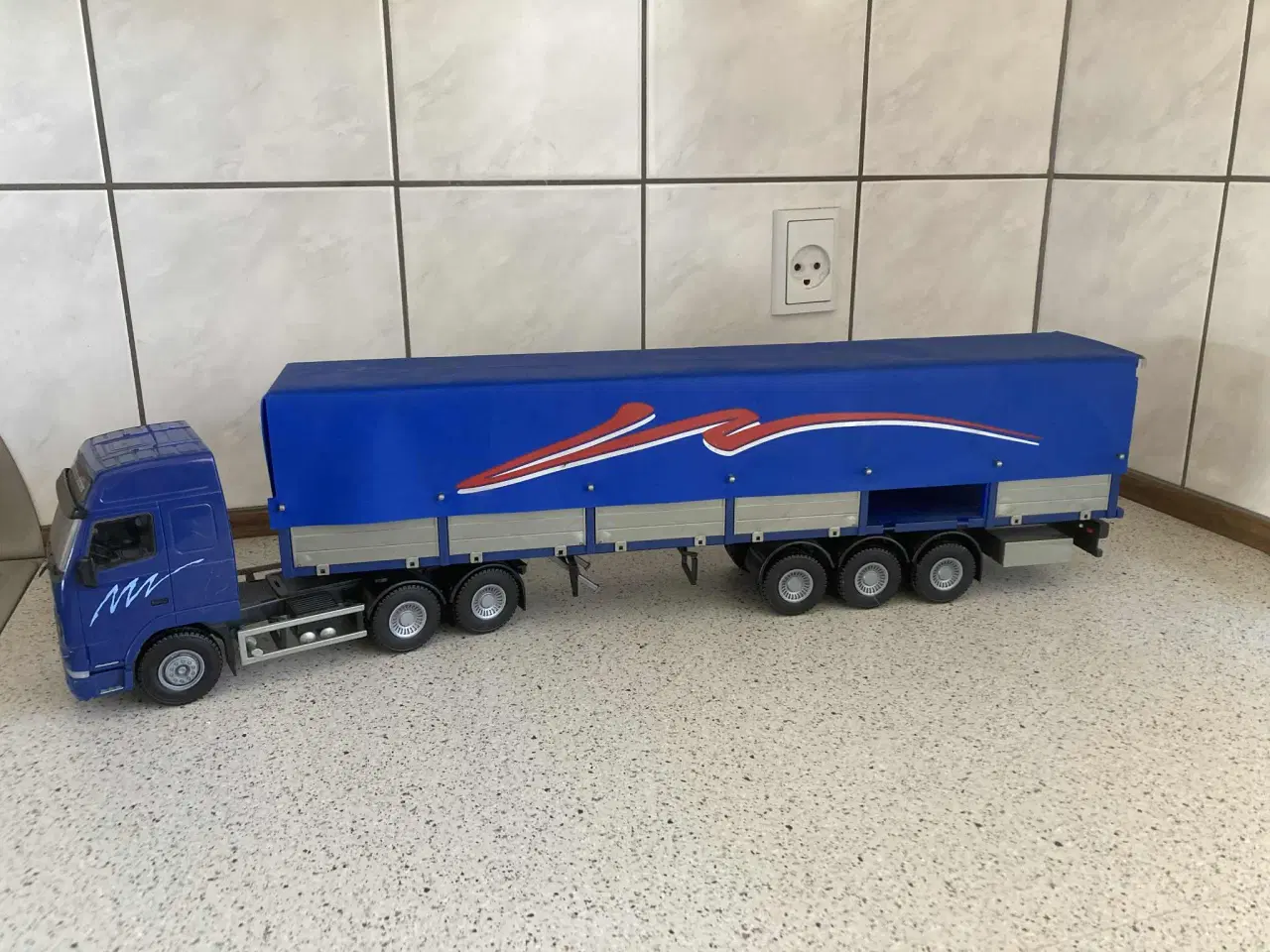 Billede 1 - Emek modellastbil 