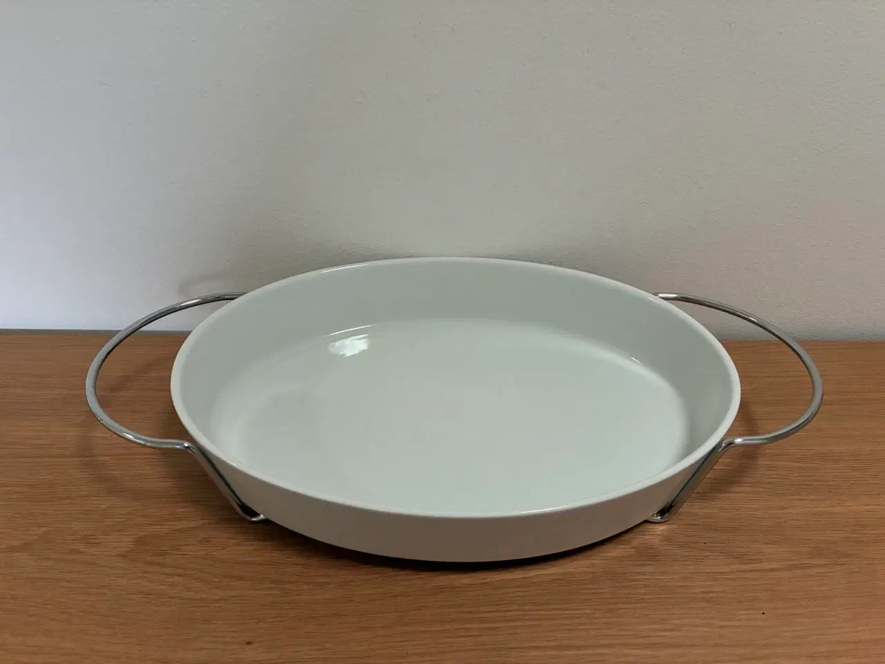 Billede 1 - STORT OVALT PILLIVUYT OVNFAST FAD MED HOLDER